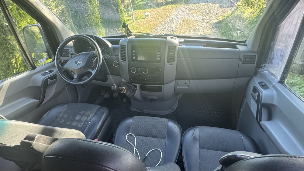 Спрінтер    з.    надійним.  двигуном