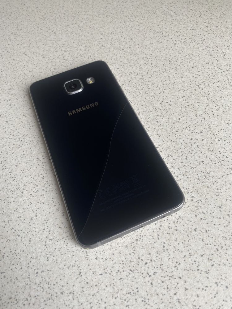 Smartfon Samsung Galaxy A3 czarny 16gb LTE 4,7”