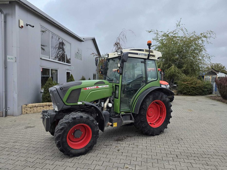 Ciagnik sadowniczy Fendt 209 F Vario