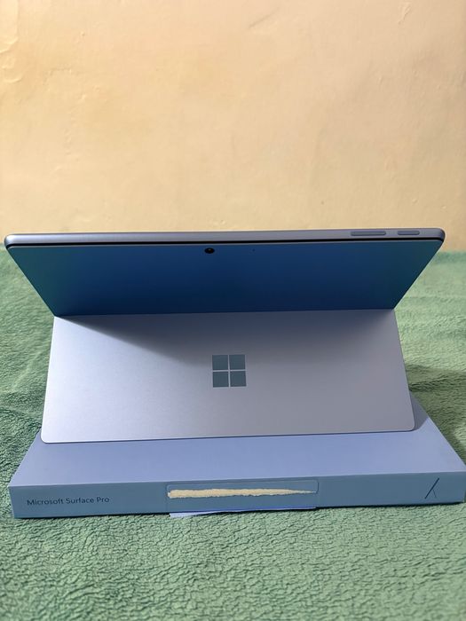 Microsoft Surface Pro 11th - 13" OLED X Elite 16gb 512GB.