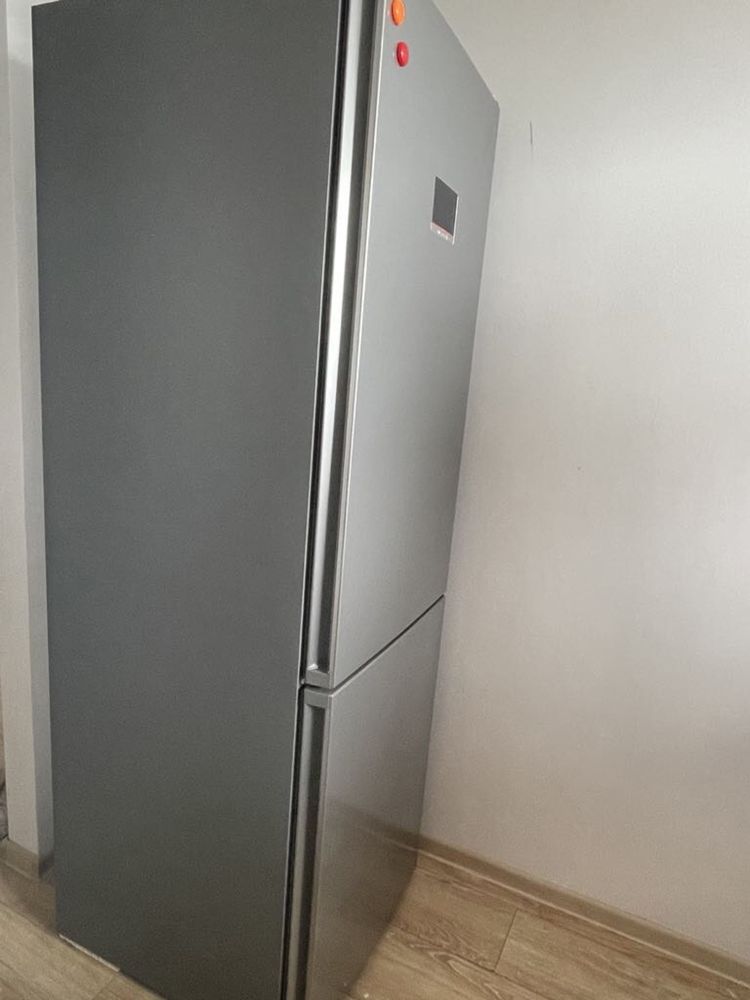 Lodówka Bosch KGN367LDF.