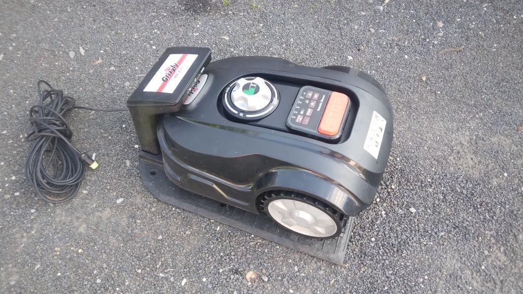 Robot koszący Grizzyl 28V Mr400 kosiarka automatyczna 400m²