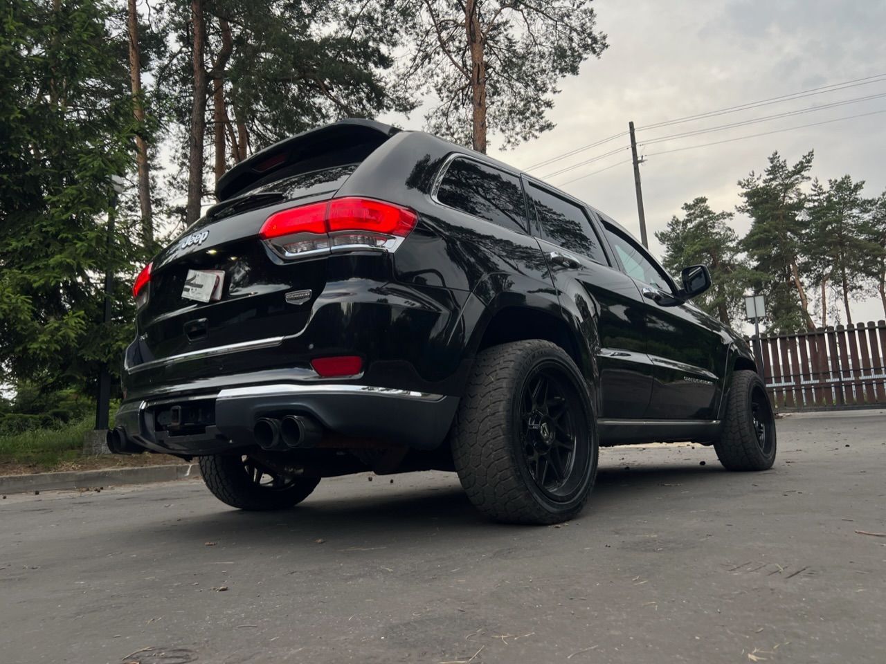 Jeep Grand Cherokee Summit 5.7 Hemi z USA już w kraju