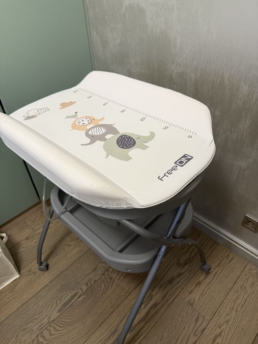 Ванна FreeOn з пеленальним столиком на колесах