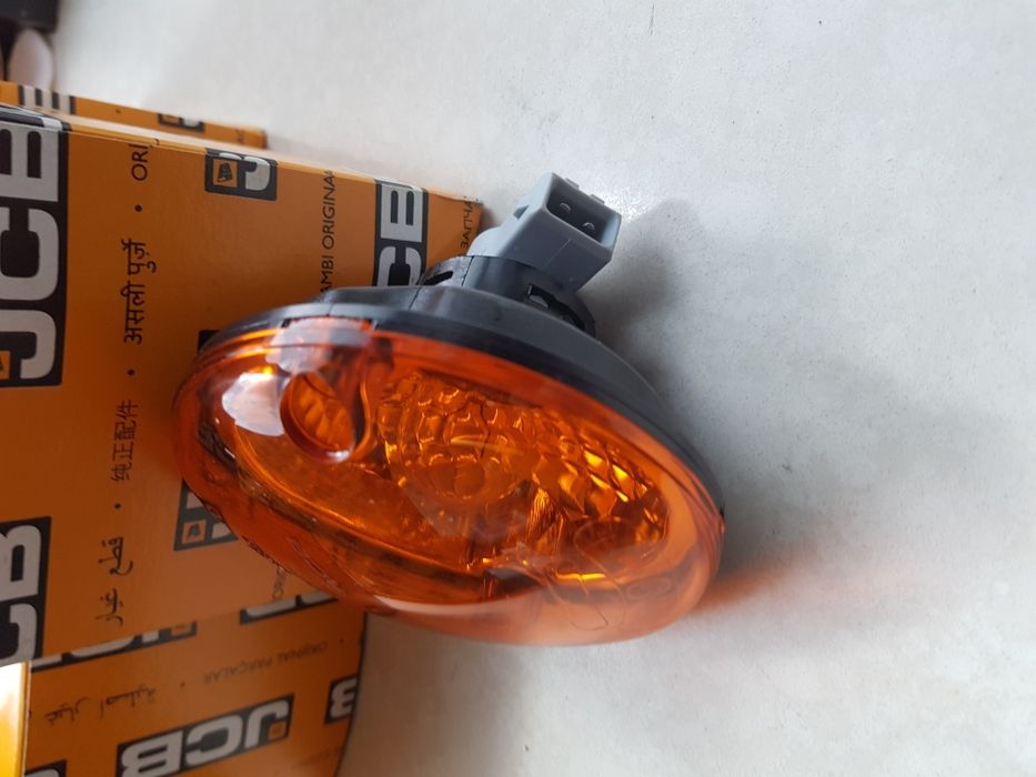 Klosz lampy tylnej JCB Fastrac seria 7000 - 160,- netto