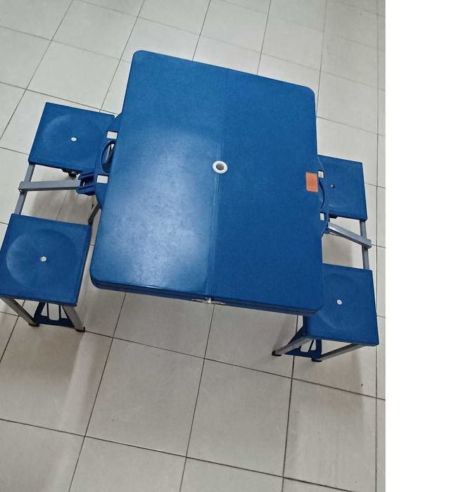 Mesa de campismo com 4 assentos, portátil e dobrável