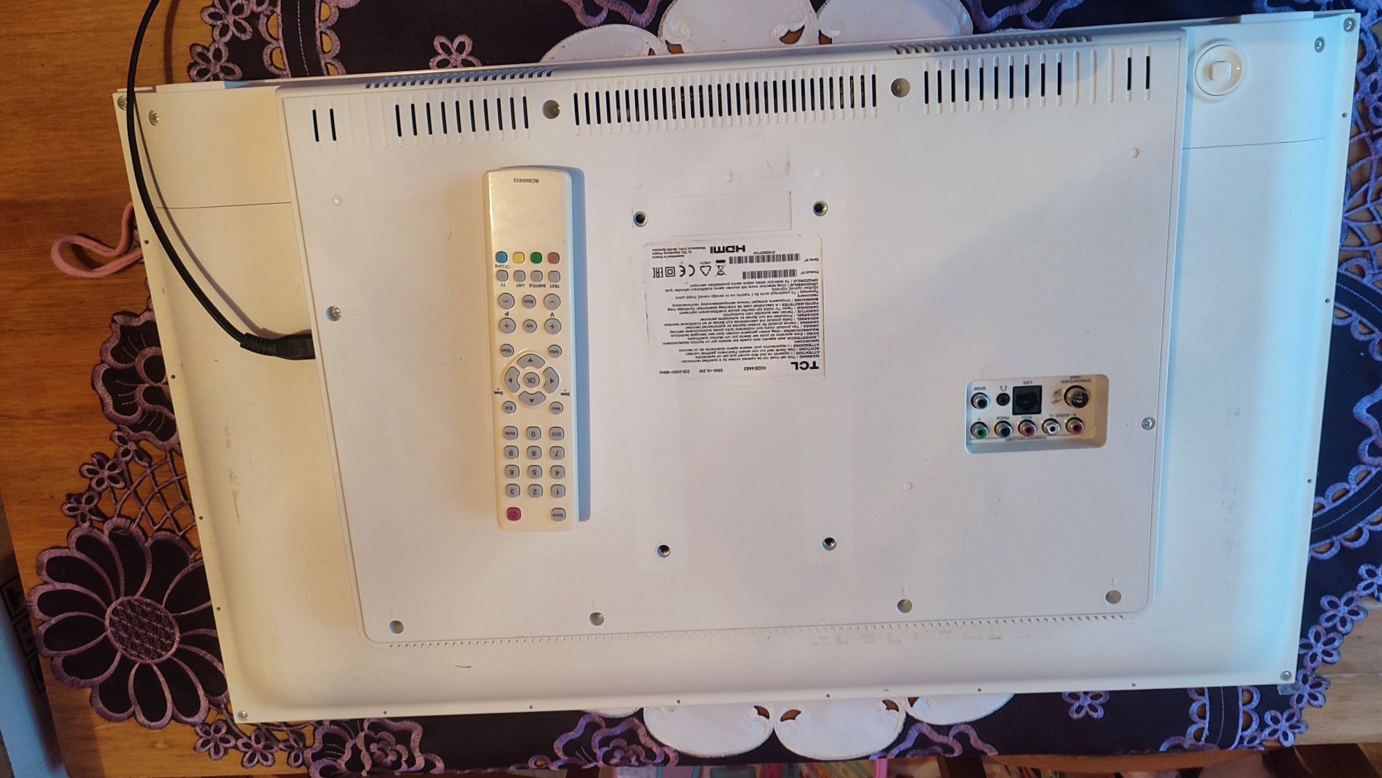 Telewizor TCL 32" z różową ramka do pokoju dla dziewczynki