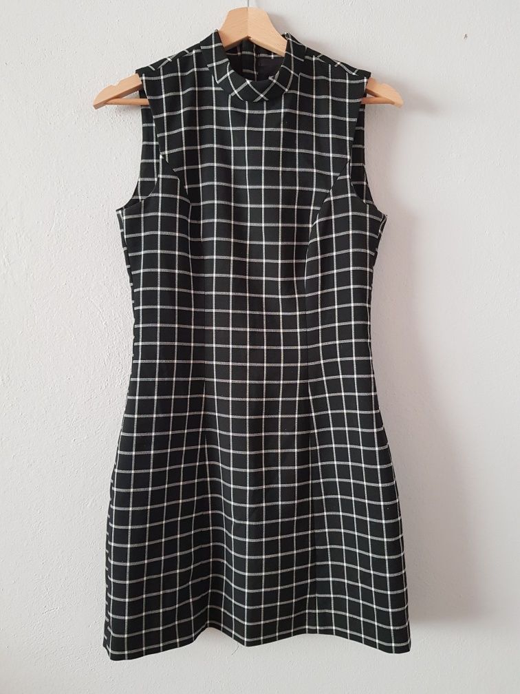 Czarna sukienka w kratę bez rękawów z półgolfem, H&M, rozmiar 36