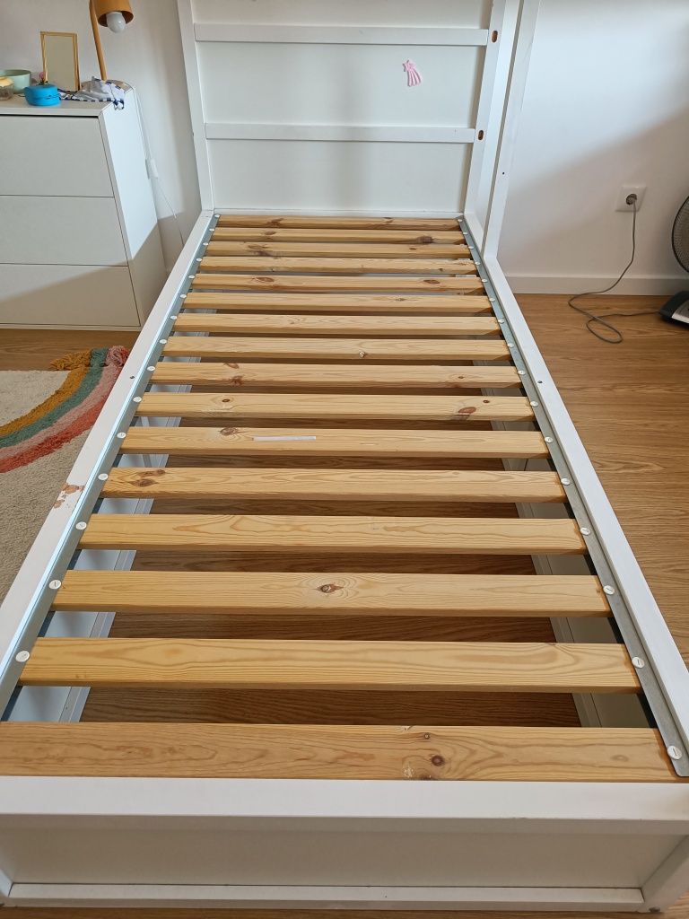 Cama IKEA kura com colchão