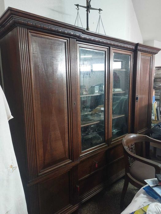 Móvel livreiro antigo em madeira carvalho