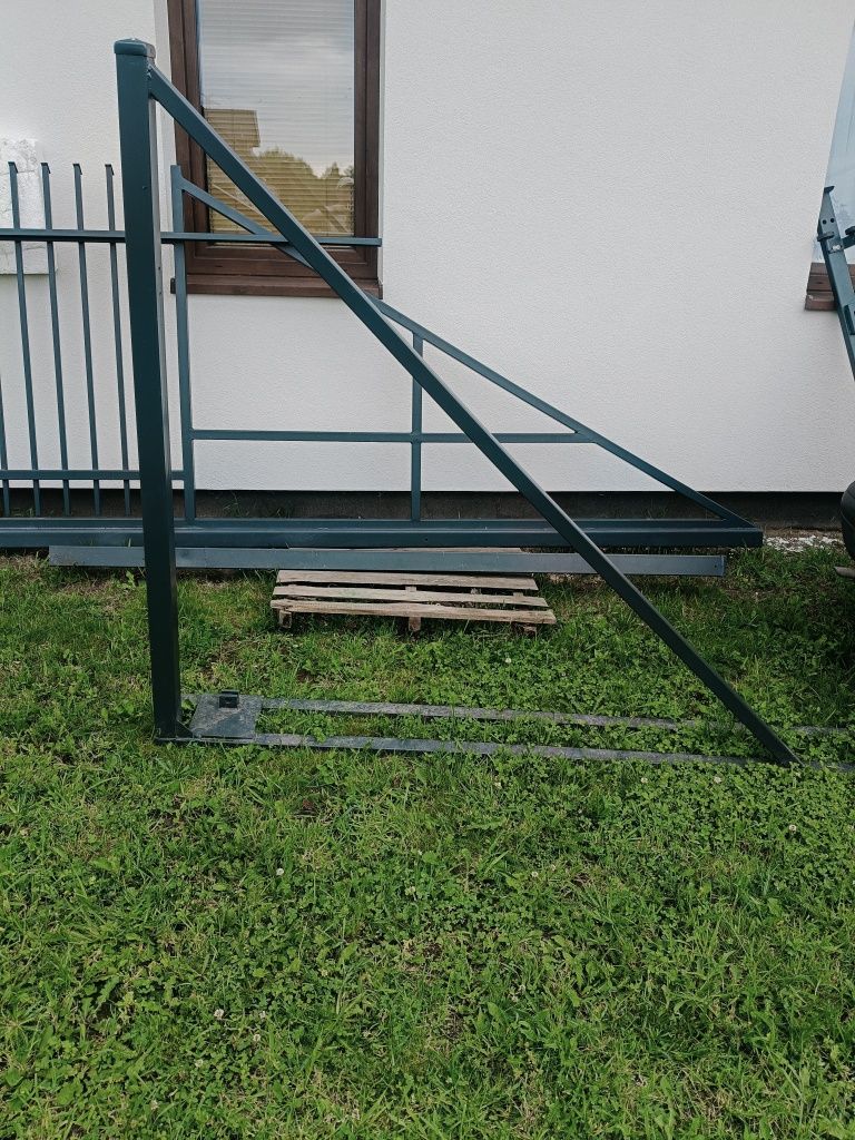 Brama przesuwna.