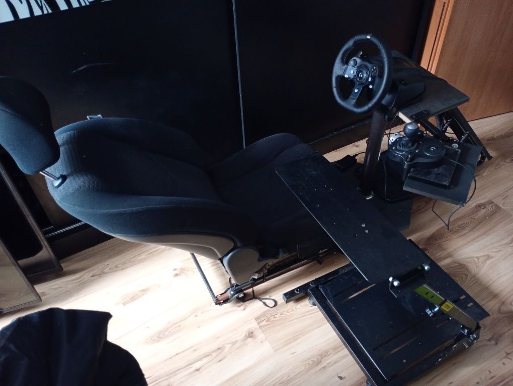 Siedzenie pod kierownice+ Kompletna kierownica Logitech G920