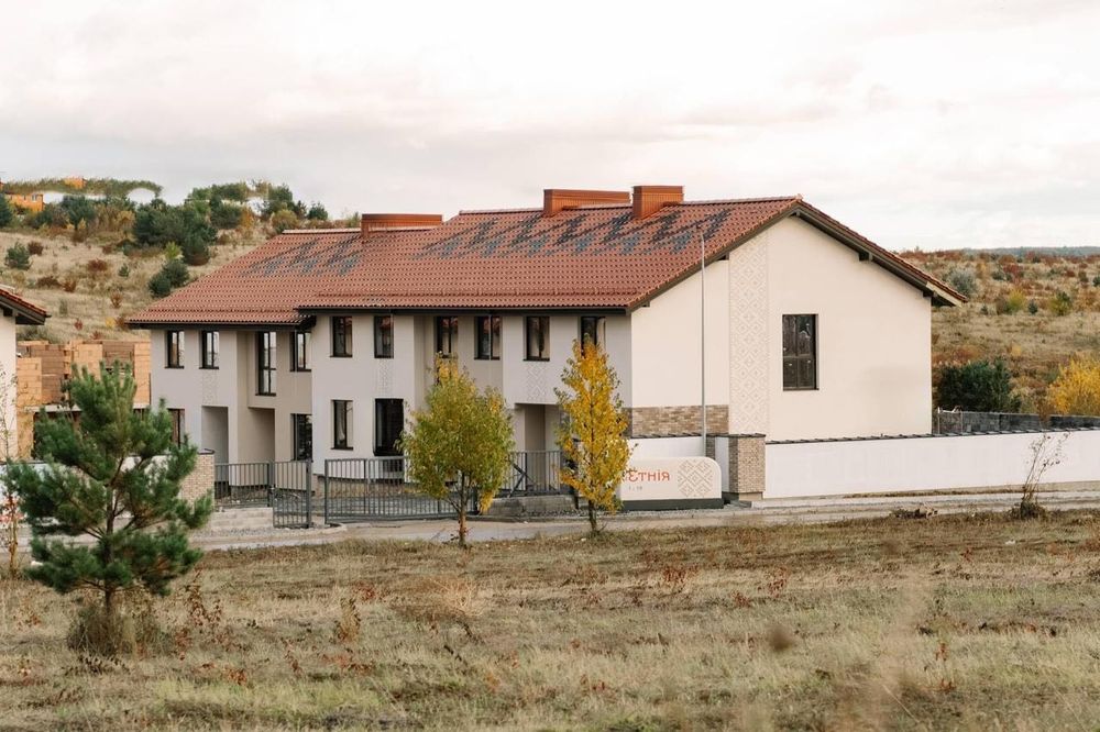 Продаж котеджу в КМ "Етнія"