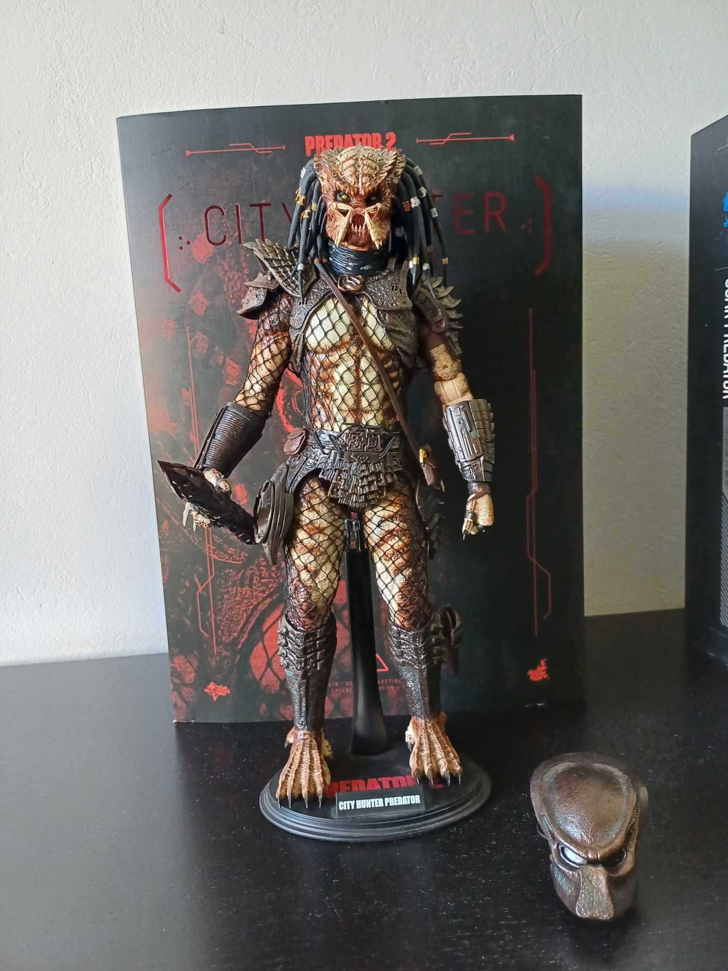 HotToys Predator 2  city hunter