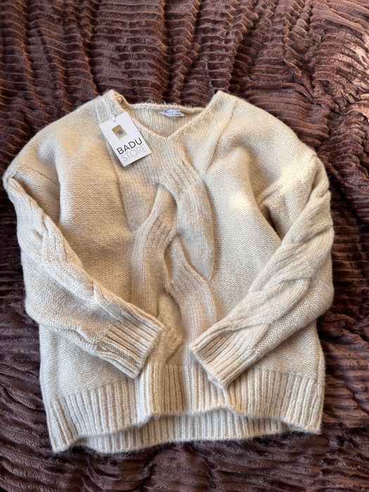 Свитер  вязаный