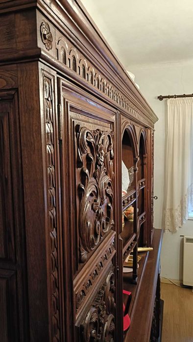 Sala de jantar muito bonita em estilo clássico