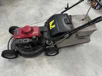 Corta relva profissional HRH536QXE