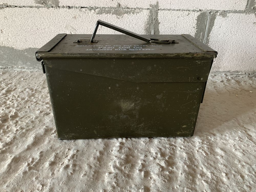 Ящик для інструменту герметичний залізний