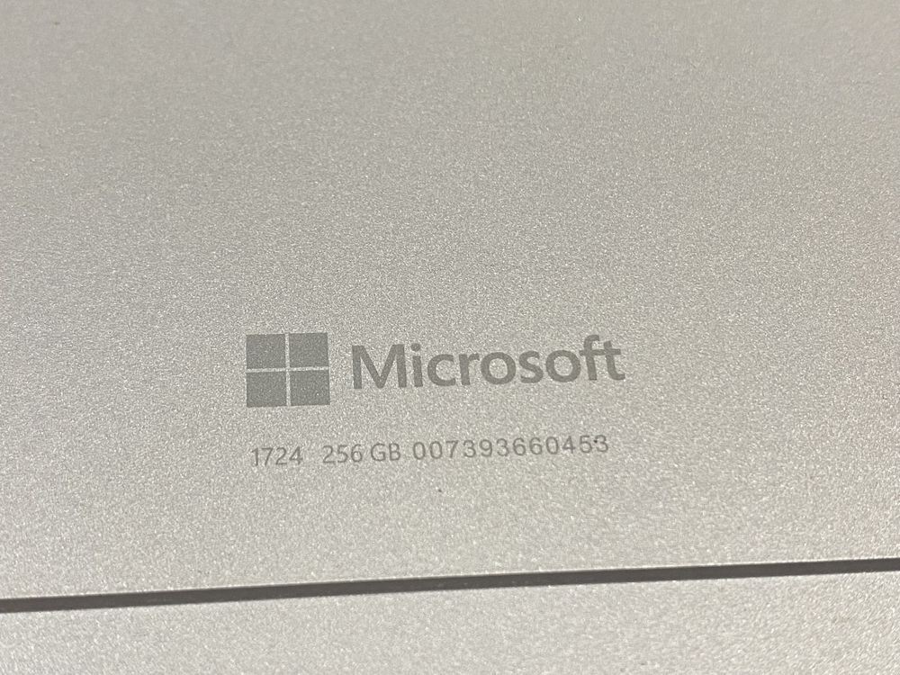Microsoft Surface Pro 4 i7 16 Гб. 256 Гб. Windows 10 pro