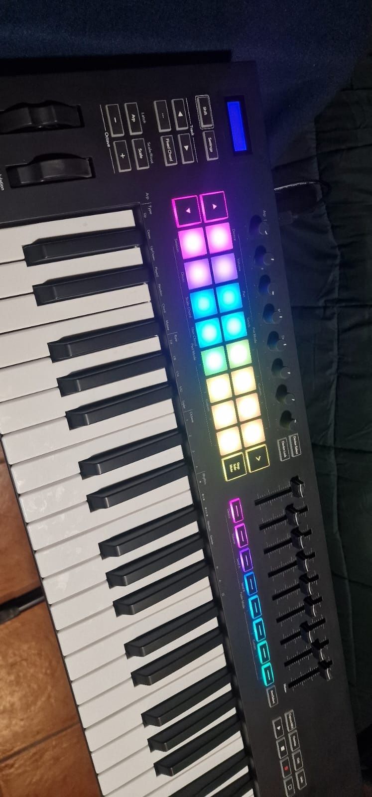 Piano Controlador midi LAUNCHKEY 61
