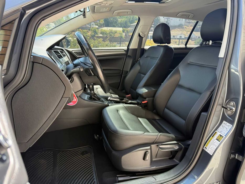 Volkswagen Golf      2017