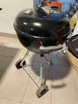Weber Grill maly przenosny zgrabny emaliowany  Weber 47 cm