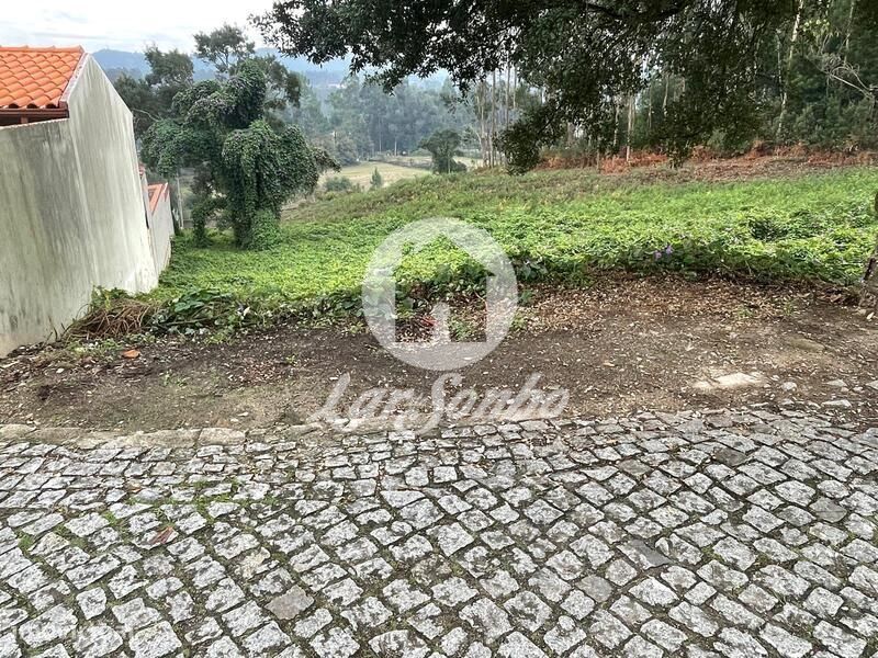 Terreno com 4.600m2 Inserido em Zona Residencial de Guidões, Trofa