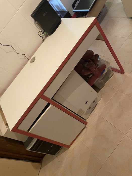 Secretaria + cadeira