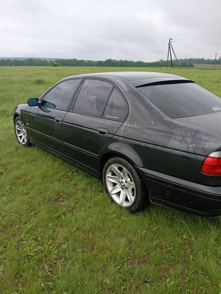 Продам BMW е39 528і бензин