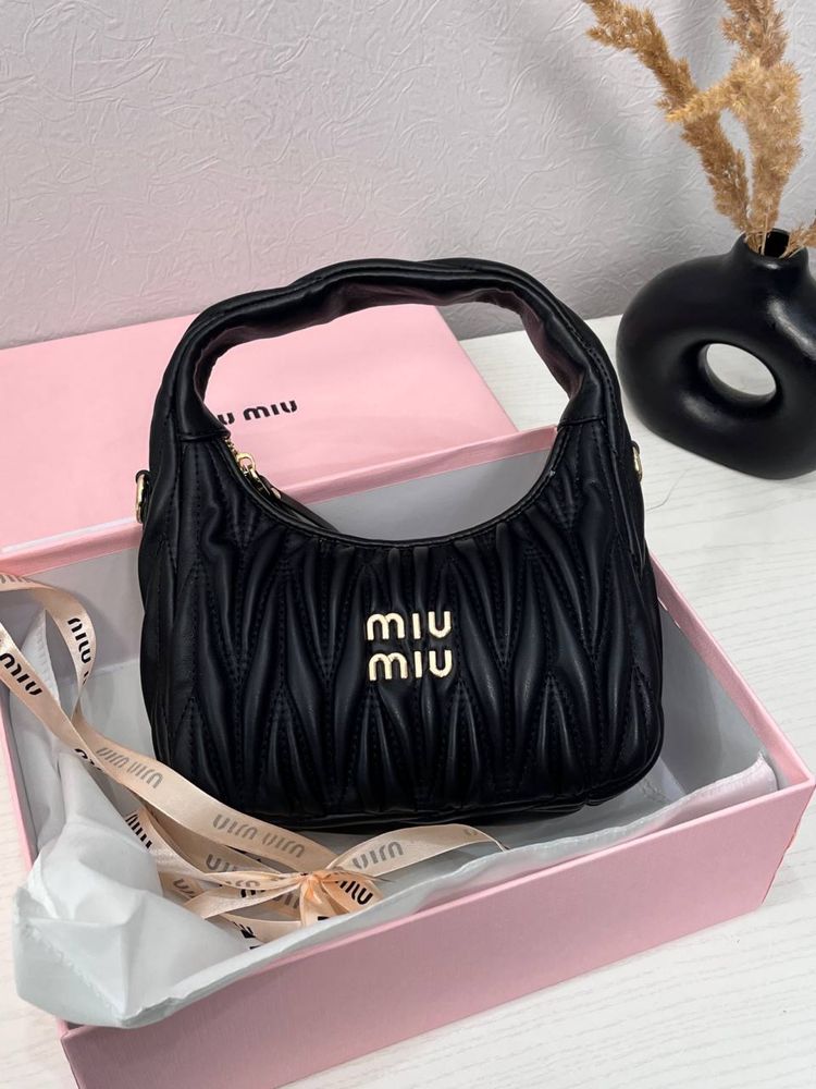 Сумочка в стилі miu miu