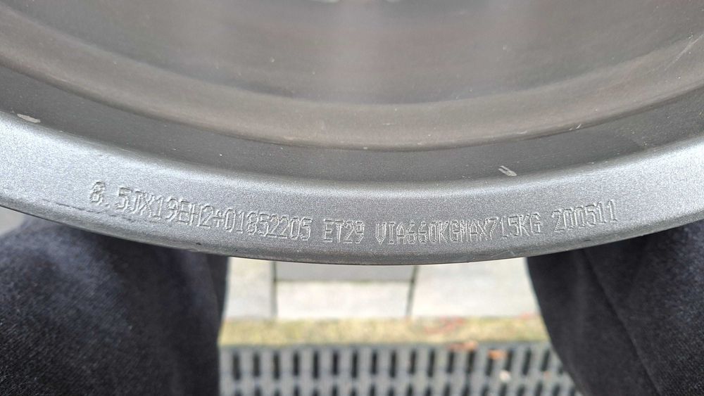 Felgi OZ Superturismo LM 19 8,5J ET 29 5x120 BMW VW T5 T6