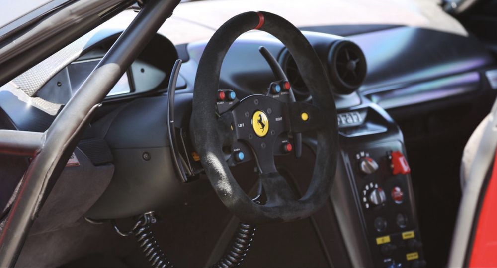 Thrustmaster t300 rs alcantara ferrari