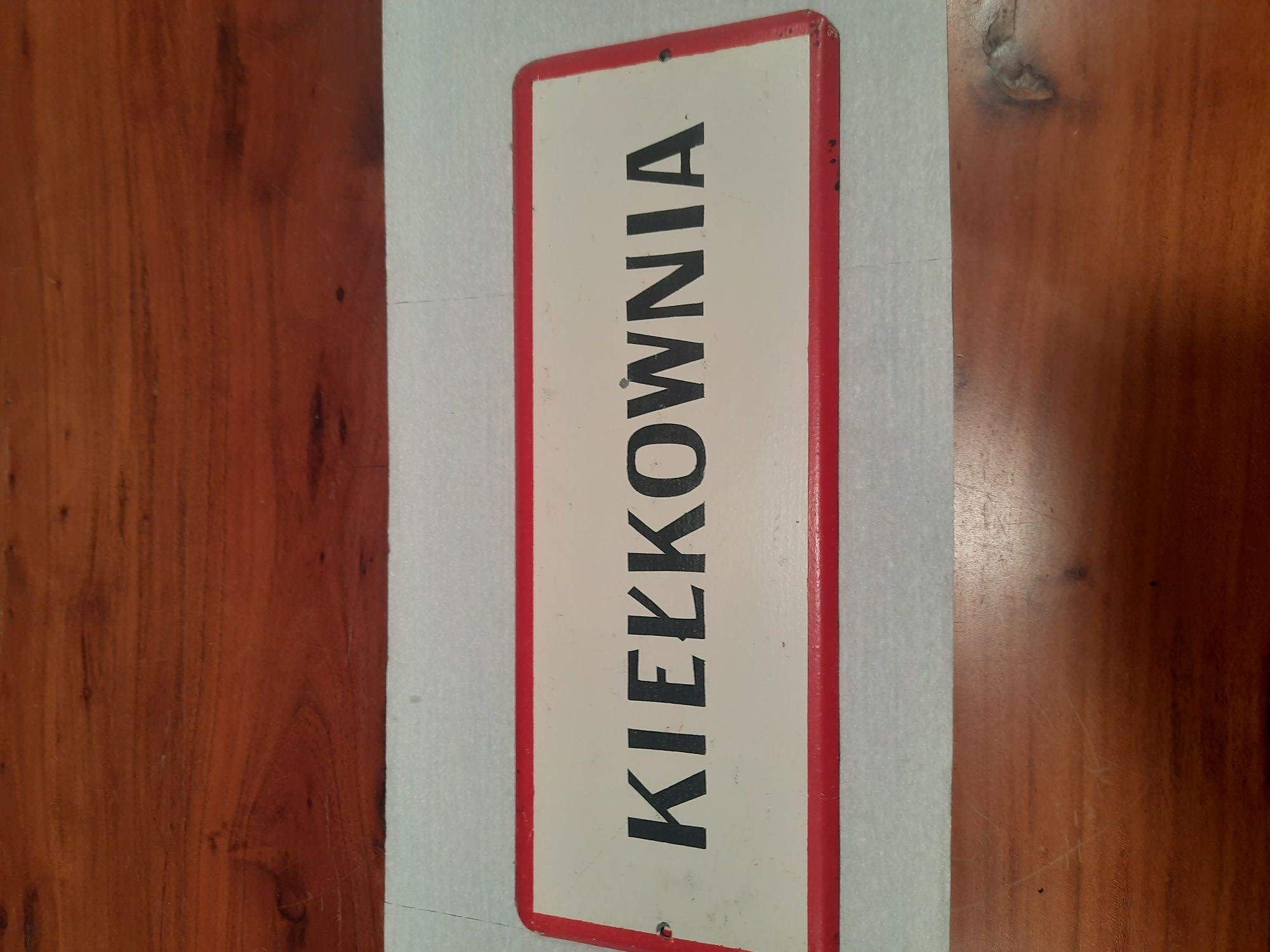 Zabytkowa tablica informacyjna  .Szyld .
