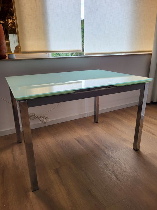 Mesa de vidro + cadeiras (liquidação total)