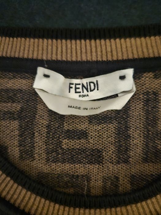Fendi – sweterek krótki rękaw, rozm. 42 (zaniżona rozmiarówka)

Fendi