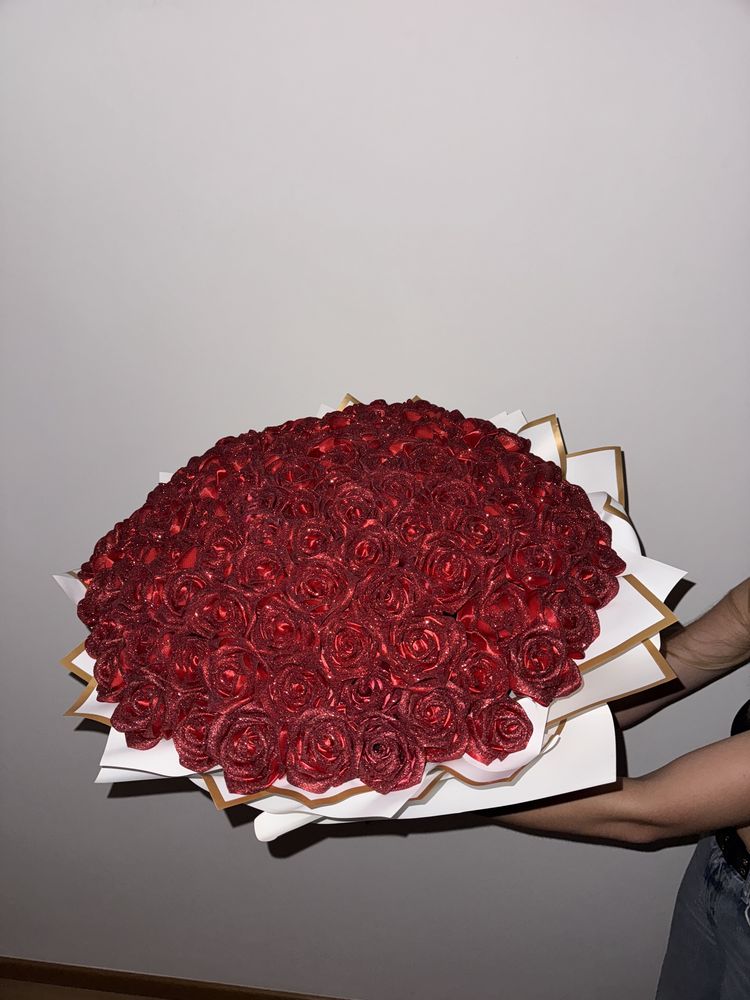 Bouquets personalizados com rosas artificiais de alta qualidade!