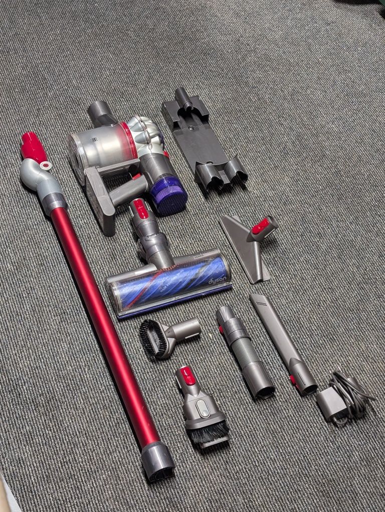 DYSON V8 Extra Absolutne duży zestaw. Odkurzacz bezprzewodowy