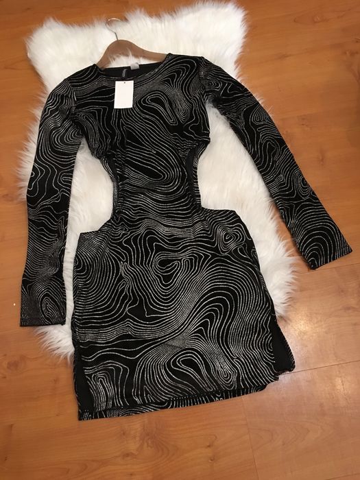Vestido Preto de Veludo com Brilhantes