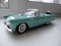 Лот №189.Revell. Ford Thunderbird 1956 1/18