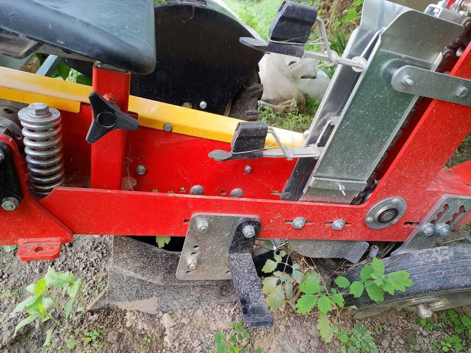 Ніпівавтоматична саджалка  SOLAN S241