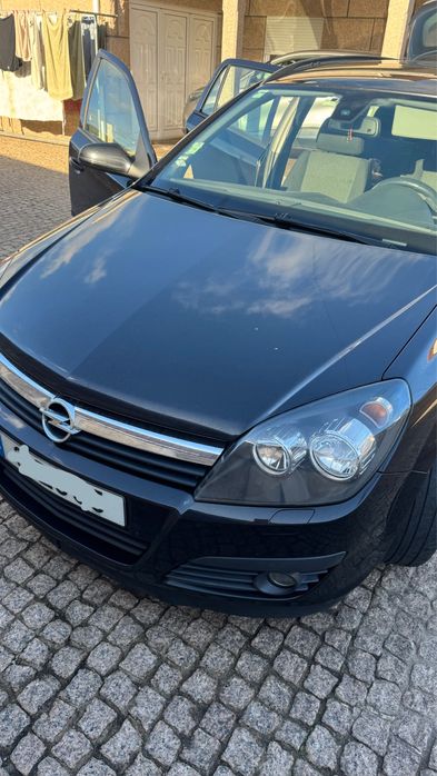 Opel astra preta