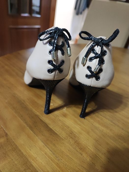Sapatos salto agulha