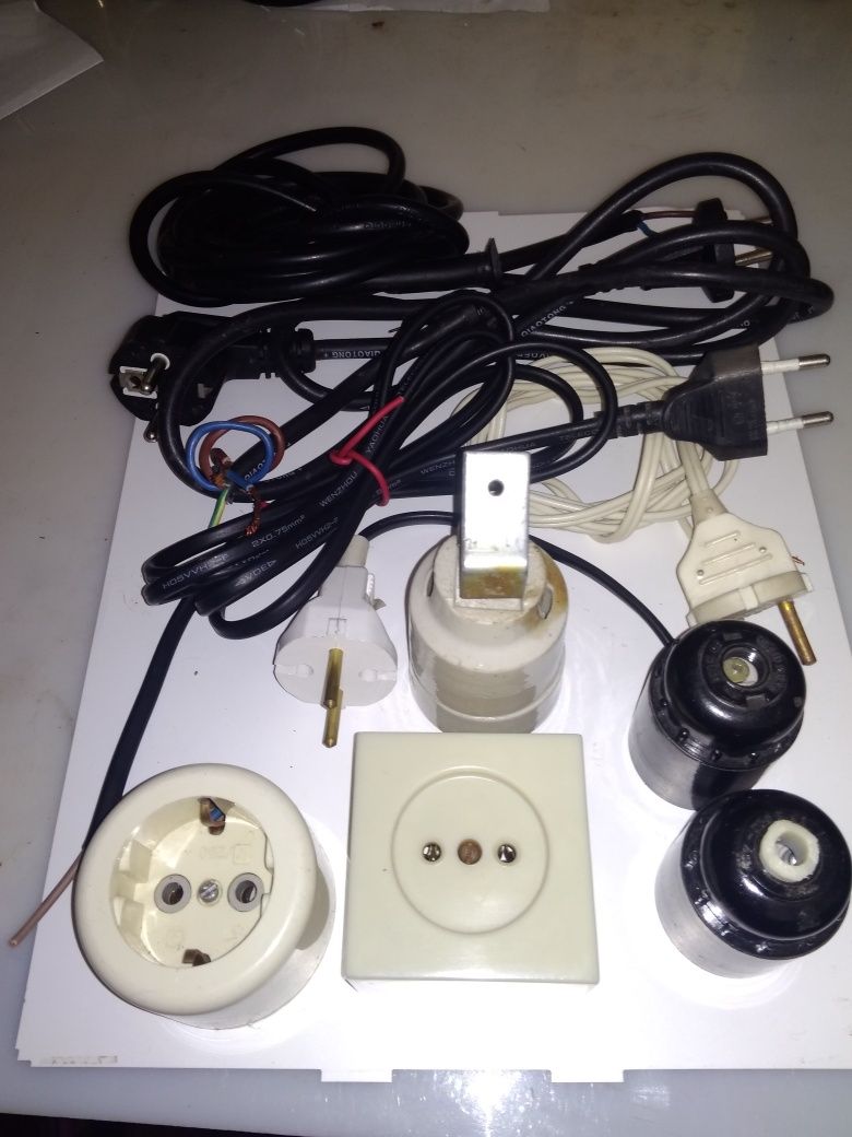 Кабель питания , DVI, VGA, USB принтера, Розетки,