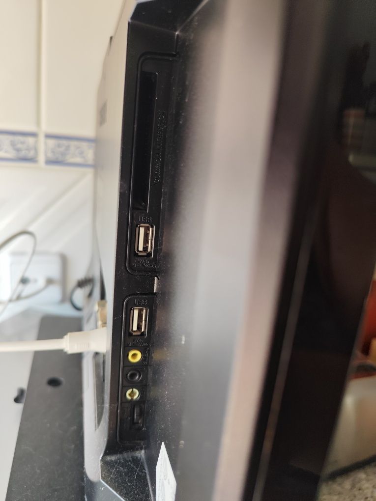 TV  Toshiba  52cm