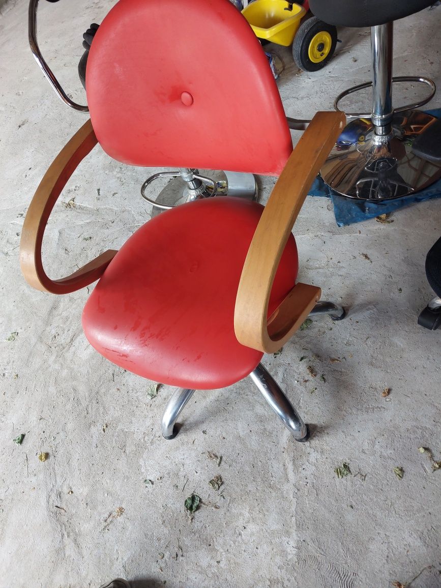 Fotel obrotowy czerwony