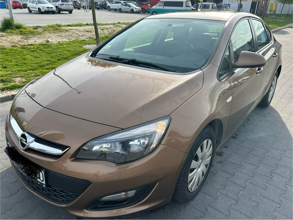 Opel Astra J sedan