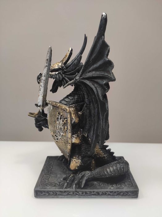 Smok Rzeźba Figura Fantastyka