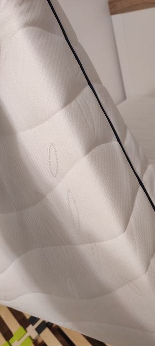 Łóżko 120x200 z materacem i stelażem