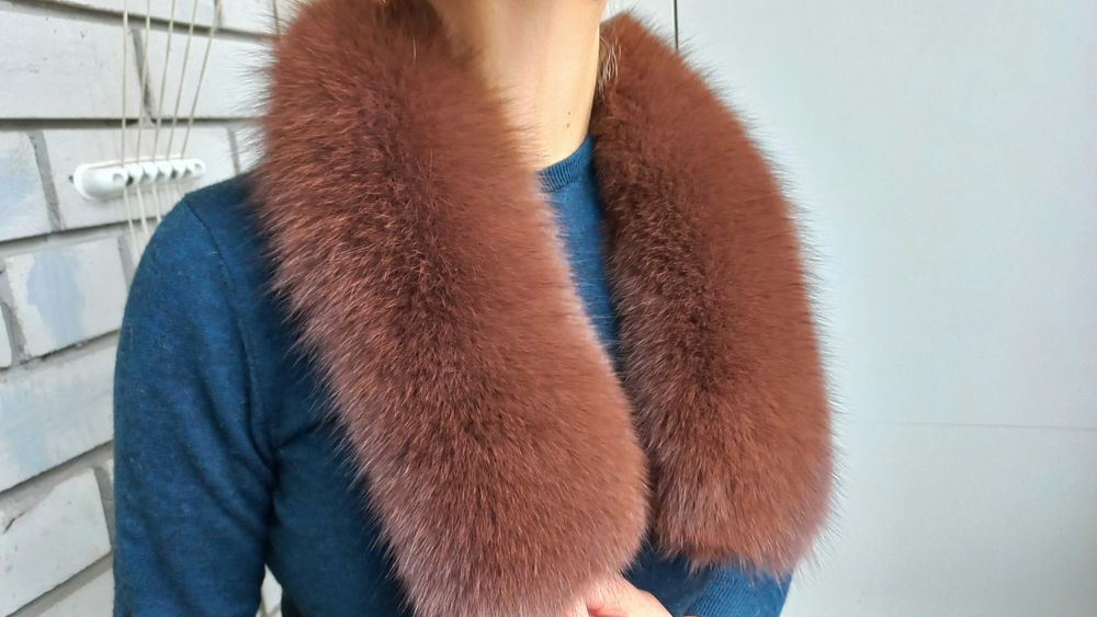 Меховой воротник.