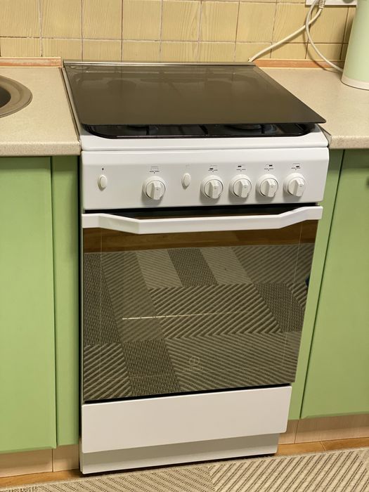 Продам газову плиту в ідеальному стані Indesit